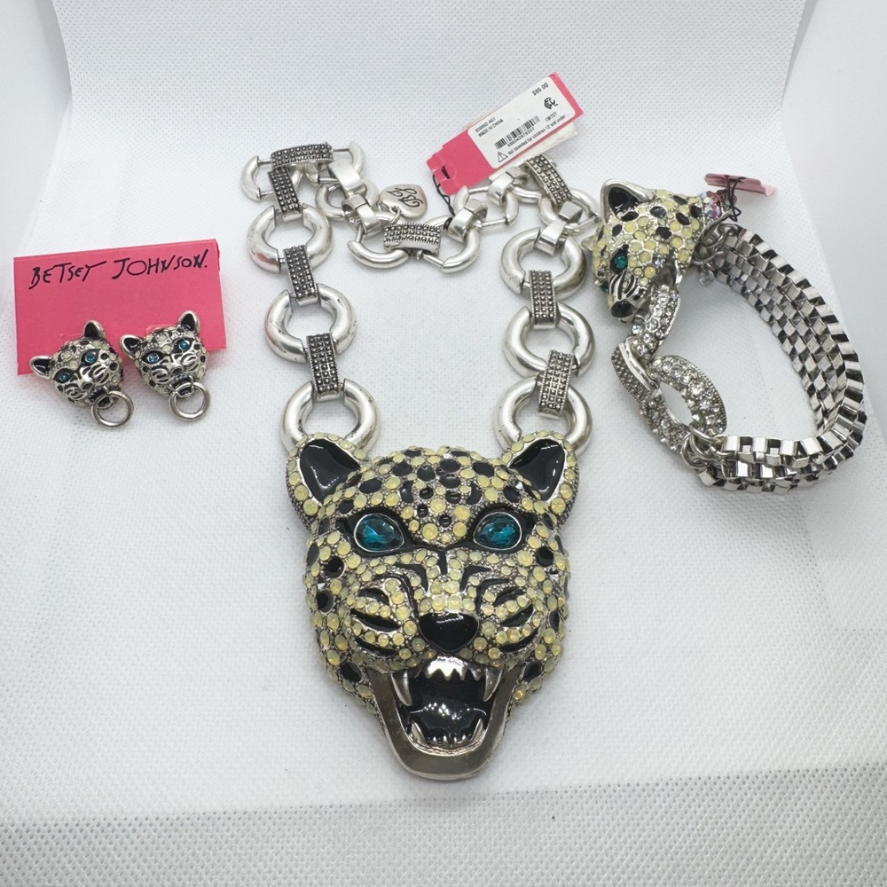 Betsey Johnson Snow Leopard Necklace Bracelet Earrings Stunning Set Statement
